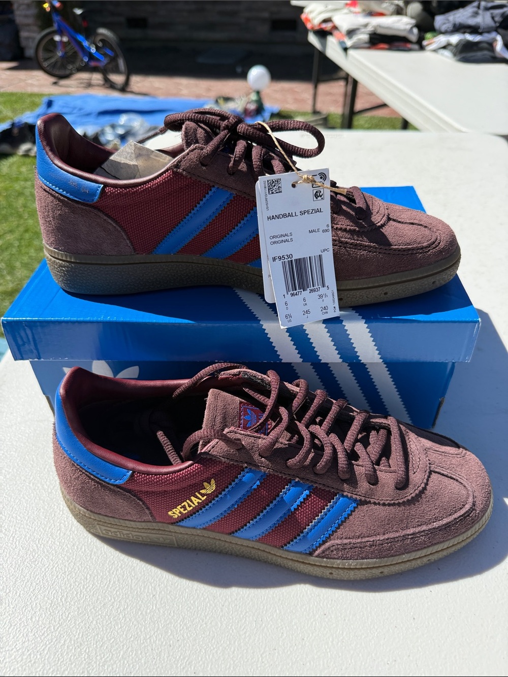 adidas Handball Spezial Men’s Sneakers in Burgundy with Blue Stripes